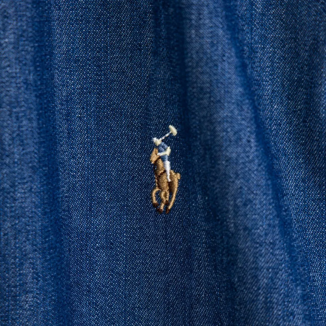 P270 zp version [Exclusive supply] Ralph Lauren/Ralph Lauren classic color small label couple's style washed denim long-sleeved shirt 1️⃣ Made of high-quality denim fabric, the upper body is soft and comfortable, extremely delicate, has a solid, smooth and soft feel, and the fabric does not wrinkle, and the feel is invincible. The details are handled perfectly! 2️⃣Adopting the washing process, the workmanship details are perfectly controlled. They are all hemmed with vest technology, and the insides of the sleeves are also used. Different from the four-needle and five-thread workmanship, the collars are also all designed with interlining, showing high-end fashion and individuality, and the style is fashionable, simple and elegant! 3️⃣It is very youthful and energetic, and can be easily worn by both men and women. It is very in line with the fashion aesthetic concepts of today's young people!  Color: light blue dark blue Size: S M L XL Number: SG10487